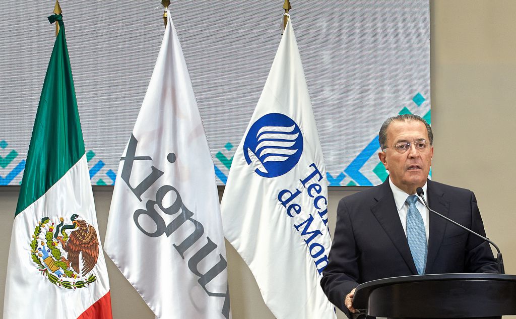 El Premio a la Investigación e Innovación Rómulo Garza es el máximo galardón que otorga el Tecnológico de Monterrey y Xignux a la investigación que realizan alumnas, alumnos, profesoras y profesores de la Institución.