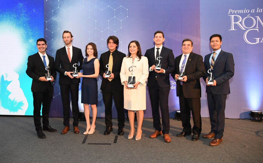 Como homenaje a su memoria, Xignux y el Tec de Monterrey unen esfuerzos —como cada año— para premiar a los investigadores que han destacado por sus contribuciones a la ciencia y la tecnología.