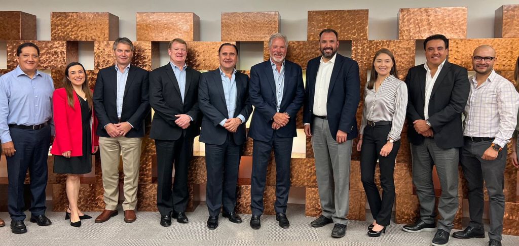 Fortalecemos nuestra relación comercial con el productor número uno de salchichas en Estados Unidos. Durante la primera semana de abril, los ejecutivos de la marca Johnsonville nos visitaron en las instalaciones de Xignux Corporativo (en Monterrey) y en nuestra planta de Lácteos en Querétaro.