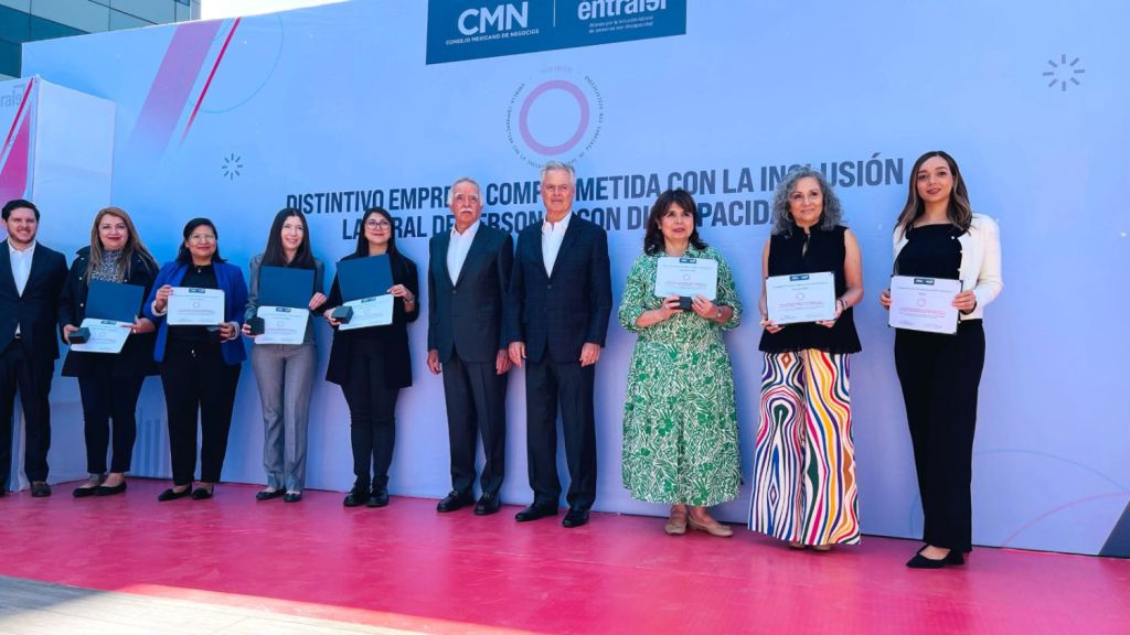 Obtuvimos el Distintivo de Empresa Comprometida con la Inclusión Laboral de Personas con Discapacidad otorgado por el Consejo Mexicano de Negocios y Éntrale.
