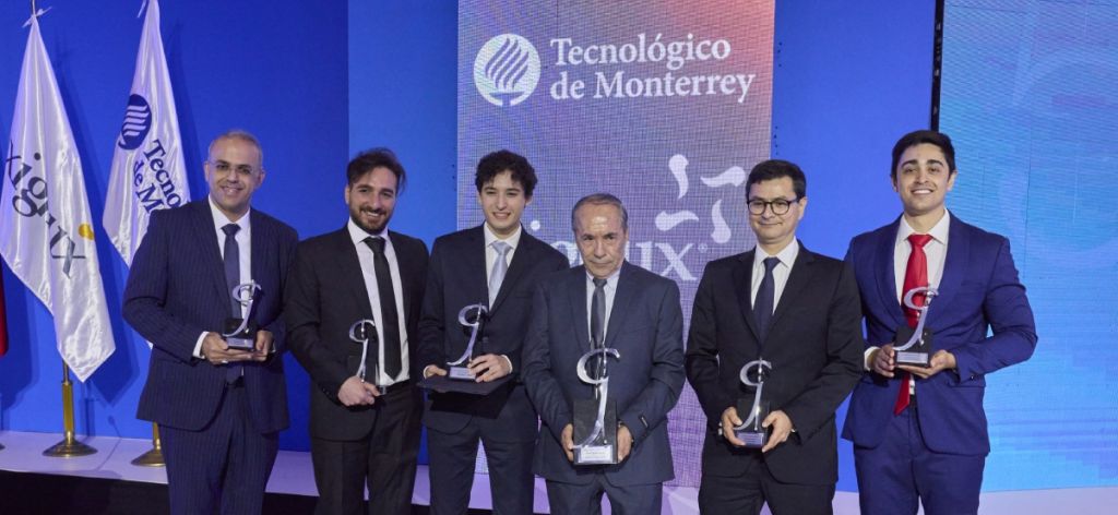 Conmemoran Tec y Xignux 50 años del Premio Rómulo Garza